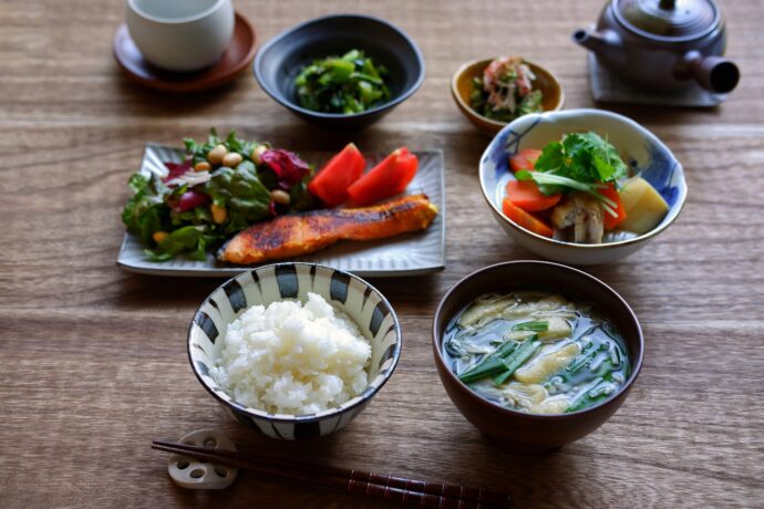 タンパク質やビタミン、ミネラルなど栄養バランスを考えた焼き魚がメインの食事